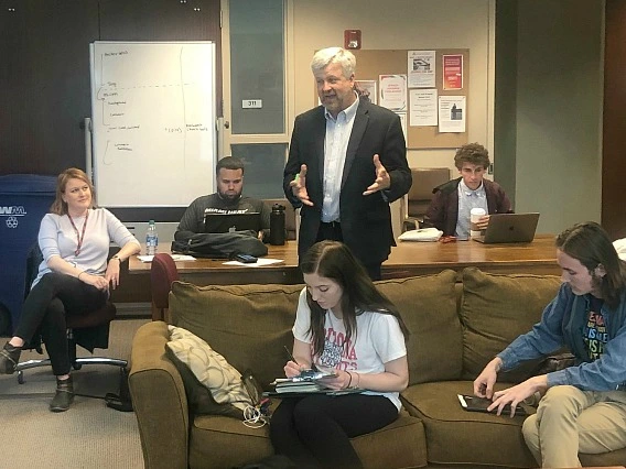 Prof. David Cullier talks to students in Investigative Reporters Club